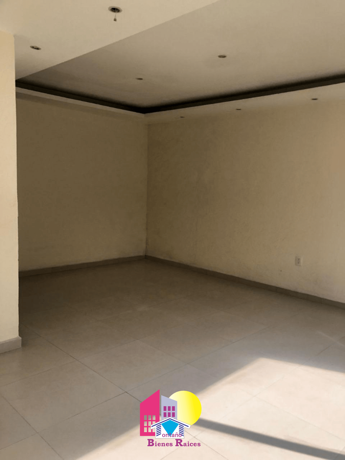 Habitación adicional iluminada