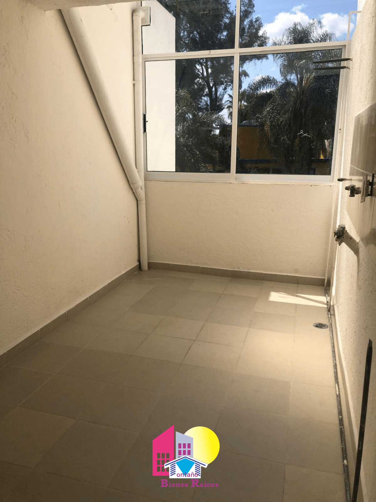 Área de lavado con ventana