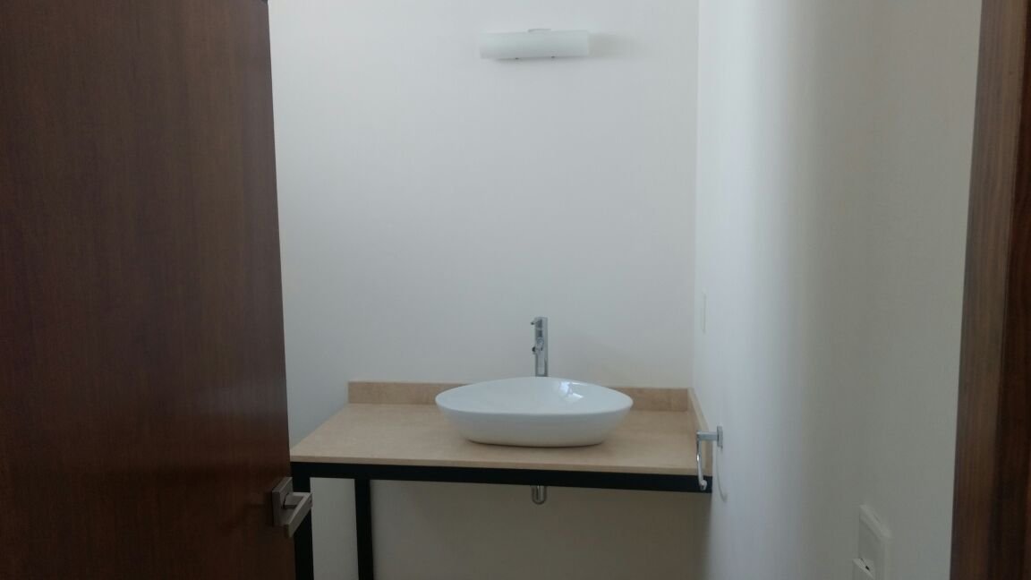 Baño de servicio